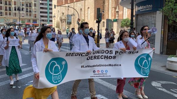 Medicilio's tweet photo. Reflexiones de un día feliz.

Nuestra primera manifestación por una #sanidad digna para pacientes y trabajadores.
No será la última. Seguiremos hasta que nos escuchen. Si no luchamos ahora: LA CULPA SERA NUESTRA.

#hilo 👇
#MasInversionMenorPrecaridad 
#MasInversionMejorSanidad https://t.co/eaDjOCwdZu