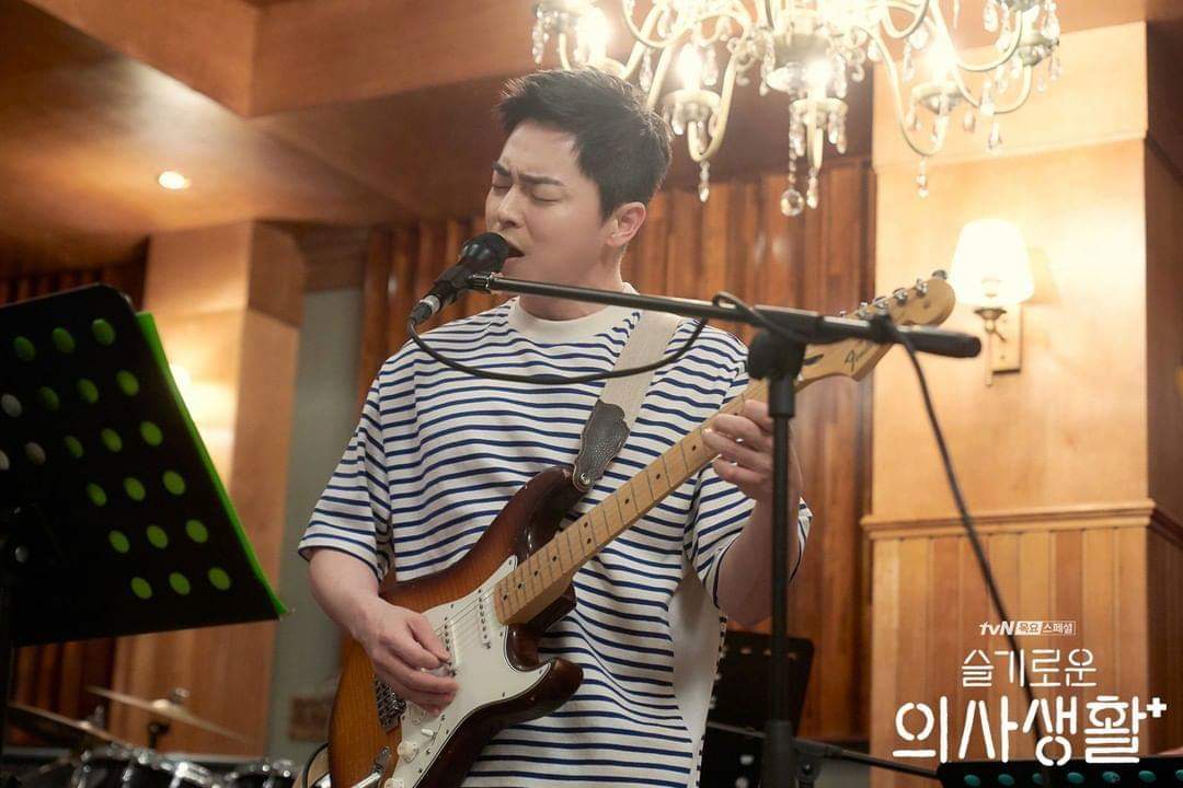 Ep. 5 - Those overly cute striped shirt & black pants, and green longsleeves over gray shirt & balck pants (he really likes layering longsleeves and plain cklored tshirts)Band perf: Oh! What a shiny night