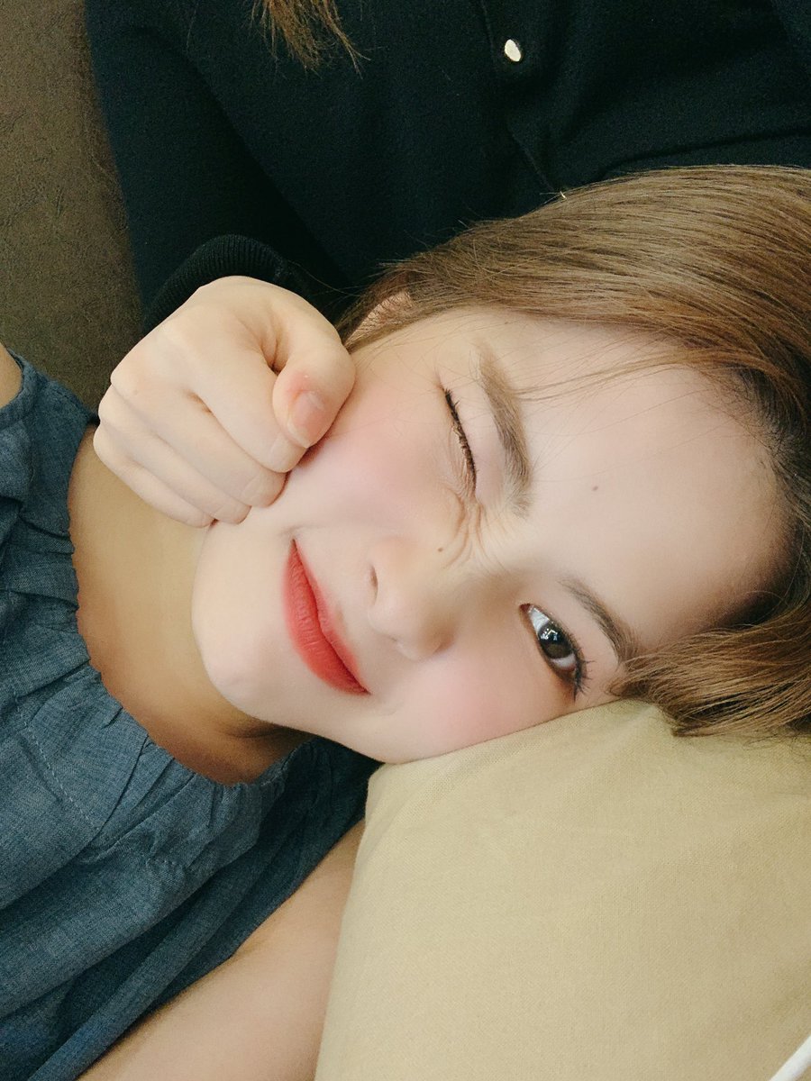 WekiMeki's tweet photo. 노효정 무릎이 편하고 좋구만 😆
#소고기먹으러간다>< #🦄 https://t.co/vqWsuVMJ9O