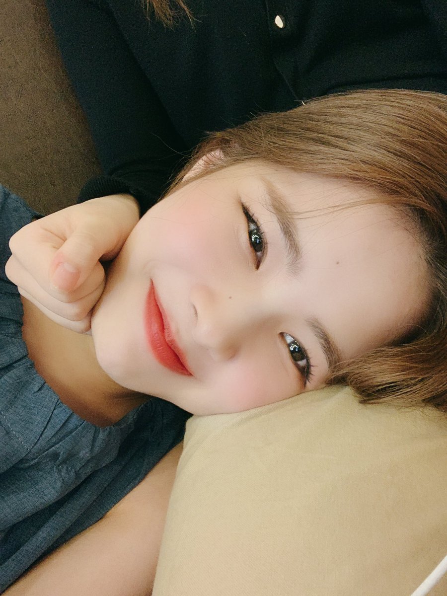 WekiMeki's tweet photo. 노효정 무릎이 편하고 좋구만 😆
#소고기먹으러간다>< #🦄 https://t.co/vqWsuVMJ9O