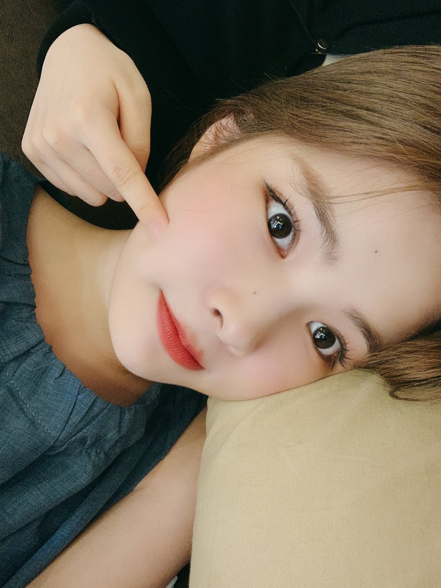 WekiMeki's tweet photo. 노효정 무릎이 편하고 좋구만 😆
#소고기먹으러간다>< #🦄 https://t.co/vqWsuVMJ9O