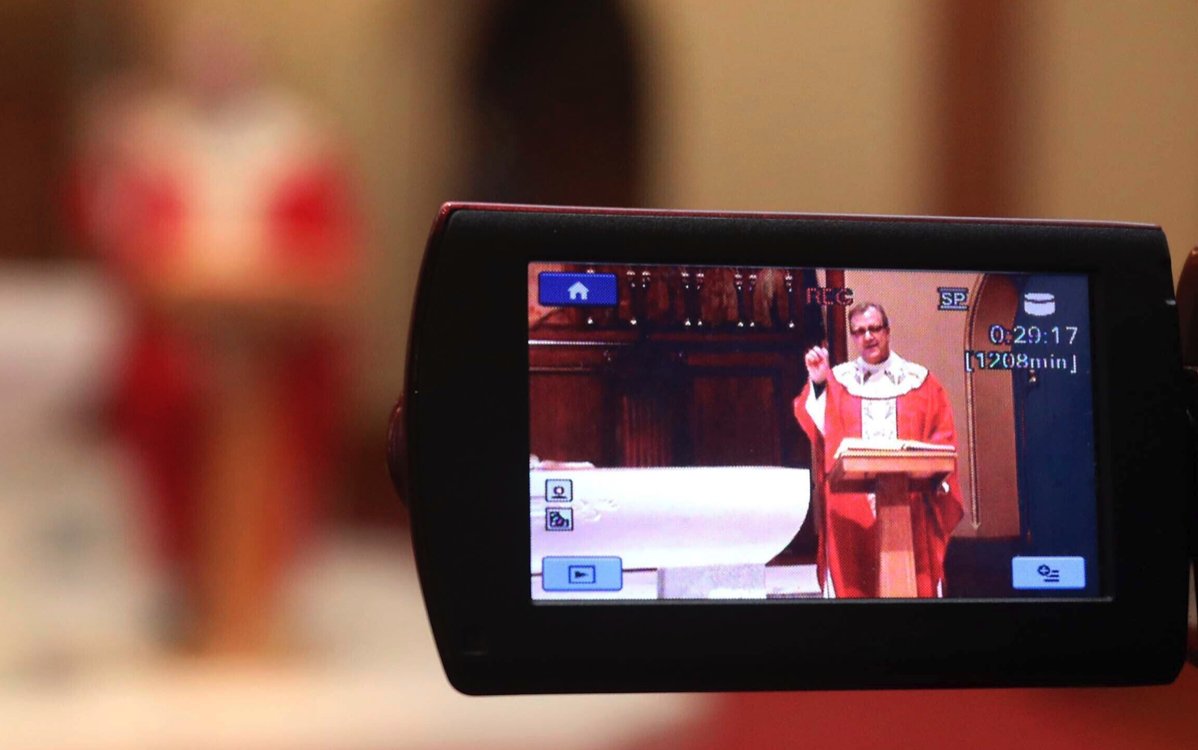 WPLGLocal10's tweet photo. LIVESTREAM WORSHIP: With the coronavirus keeping people away from houses of worship, many services are being livestreamed. We have a list of over 100 to choose from: https://t.co/XW3fnFYQgq https://t.co/0p2SV3MEme