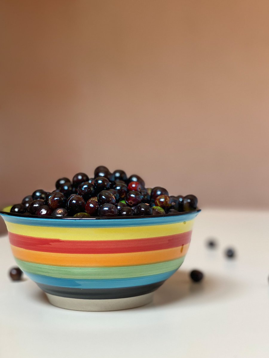 #البوت من الثمار المميزة بمذاقها الحلو وتنبت غالباً في المناطق الجبلية من #عمان