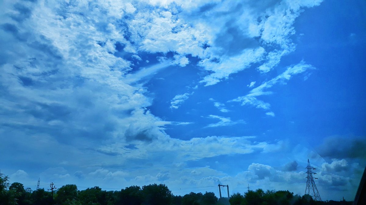MeetPatel220599's tweet photo. Cool view of Ahmedabad 
Click by 📸 @arpit21299 
#Ahmedabad #amazingahmedabad #Ahmedabadmerijaan #nature 
#cloud #sardarpatelchowk #nature https://t.co/4LRjUMa6G8