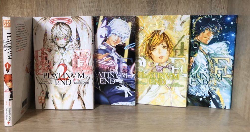 𝐏𝐋𝐀𝐓𝐈𝐍𝐔𝐌 𝐄𝐍𝐃par les mangakas du très célèbre Death Note.ce manga possède sûrement les plus belles covers que je n'ai jamais vu, je possède les 5 premiers tomes.