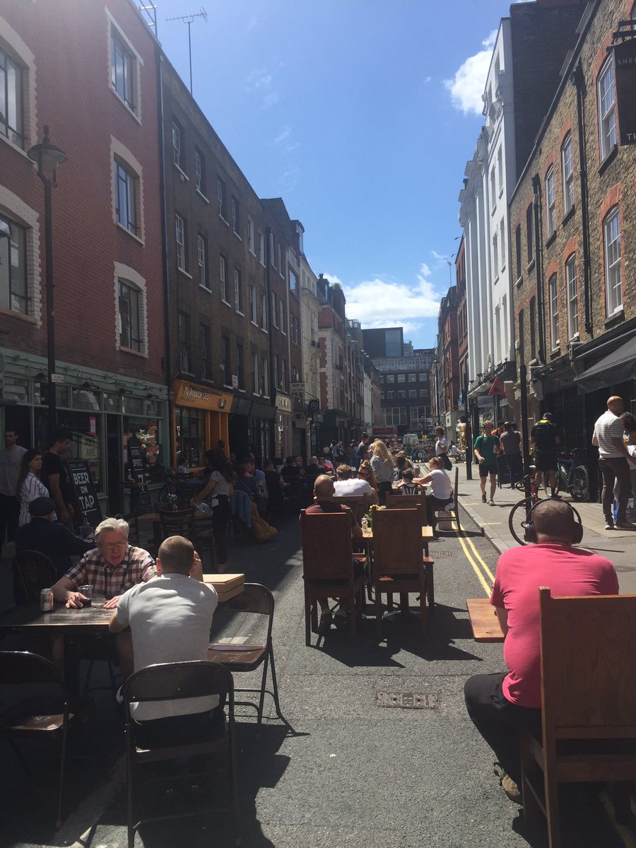 Soho looking lovely in the sunshine. Eating lunch <a href="/sohojoeuk/">Soho Joe - We're Back</a> al fresco 🍕 ☀️
