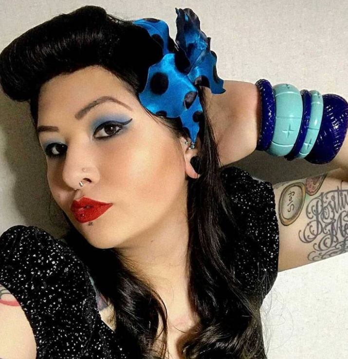 CollectifLondon's tweet photo. Strike a pose! @lady_brunette1027 #collectif #fakelitebangles #vintagefashion https://t.co/p4vBC66ojm