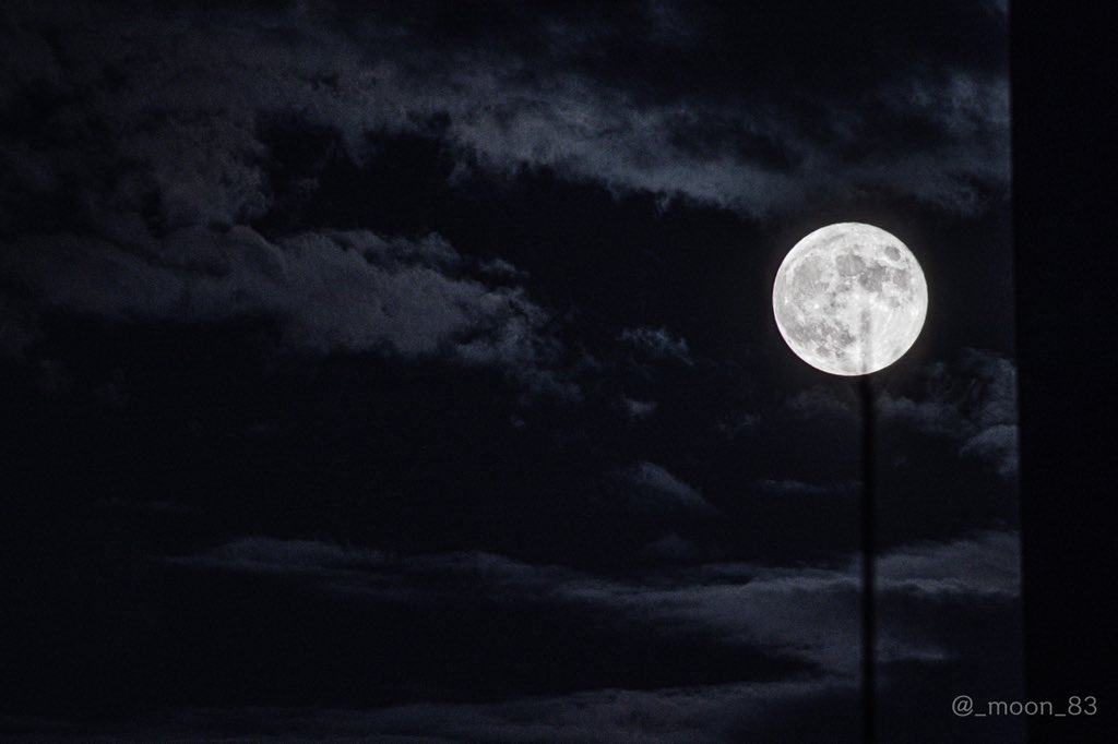 200705 오늘 보름달 달사진 ☁️🌕☁️
#FullMoon