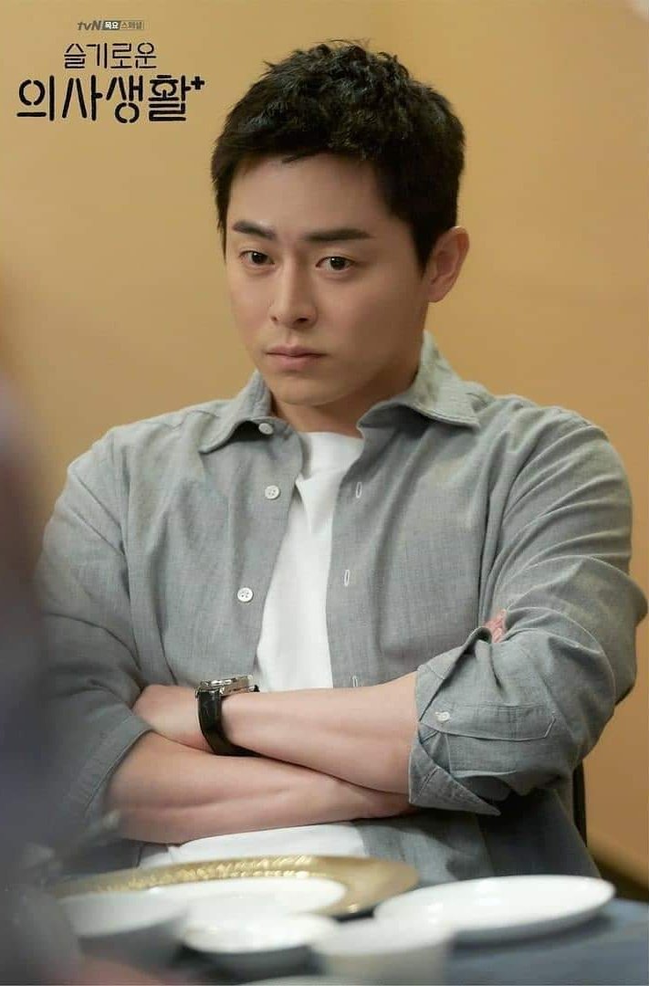 Ep. 6 - gray longsleeves over white shirt & khaki pants (i love his bags! ), and light blue longsleeves over printed blue shirtBand perf: In front of city hall at the subway station