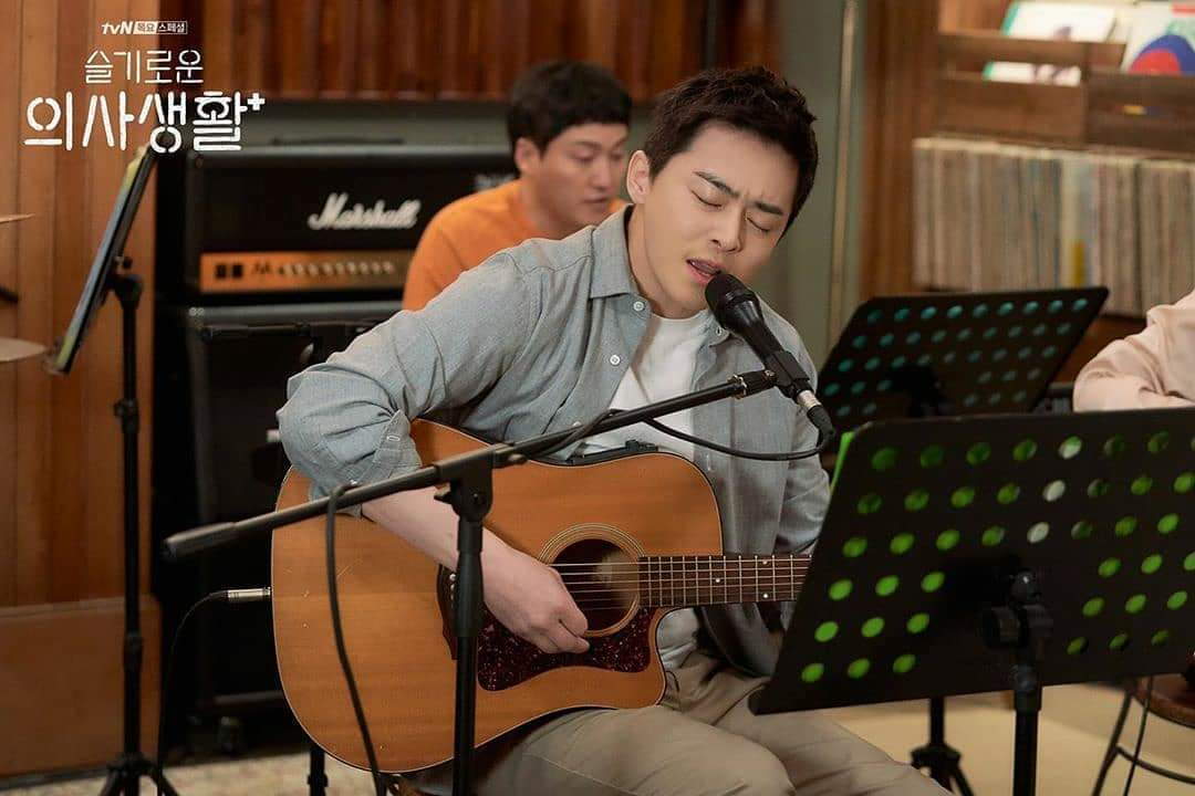 Ep. 6 - gray longsleeves over white shirt & khaki pants (i love his bags! ), and light blue longsleeves over printed blue shirtBand perf: In front of city hall at the subway station