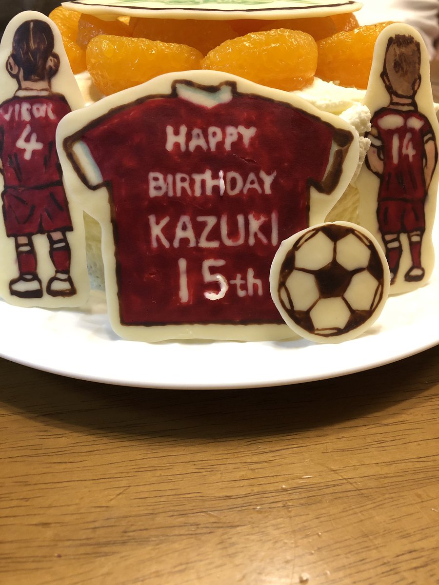 mike_VanDijk4's tweet photo. お母さんが誕��日ケーキ作ってくれたんだけど、これヤバすぎ!!!まじですごすぎて叫んだ🤩🤩🤩
全部チョコに色つけて爪楊枝とかで作ってくれたらしい🤩🤩
お母さんほんとにありがとう🔥 https://t.co/YhqIuJsUz0