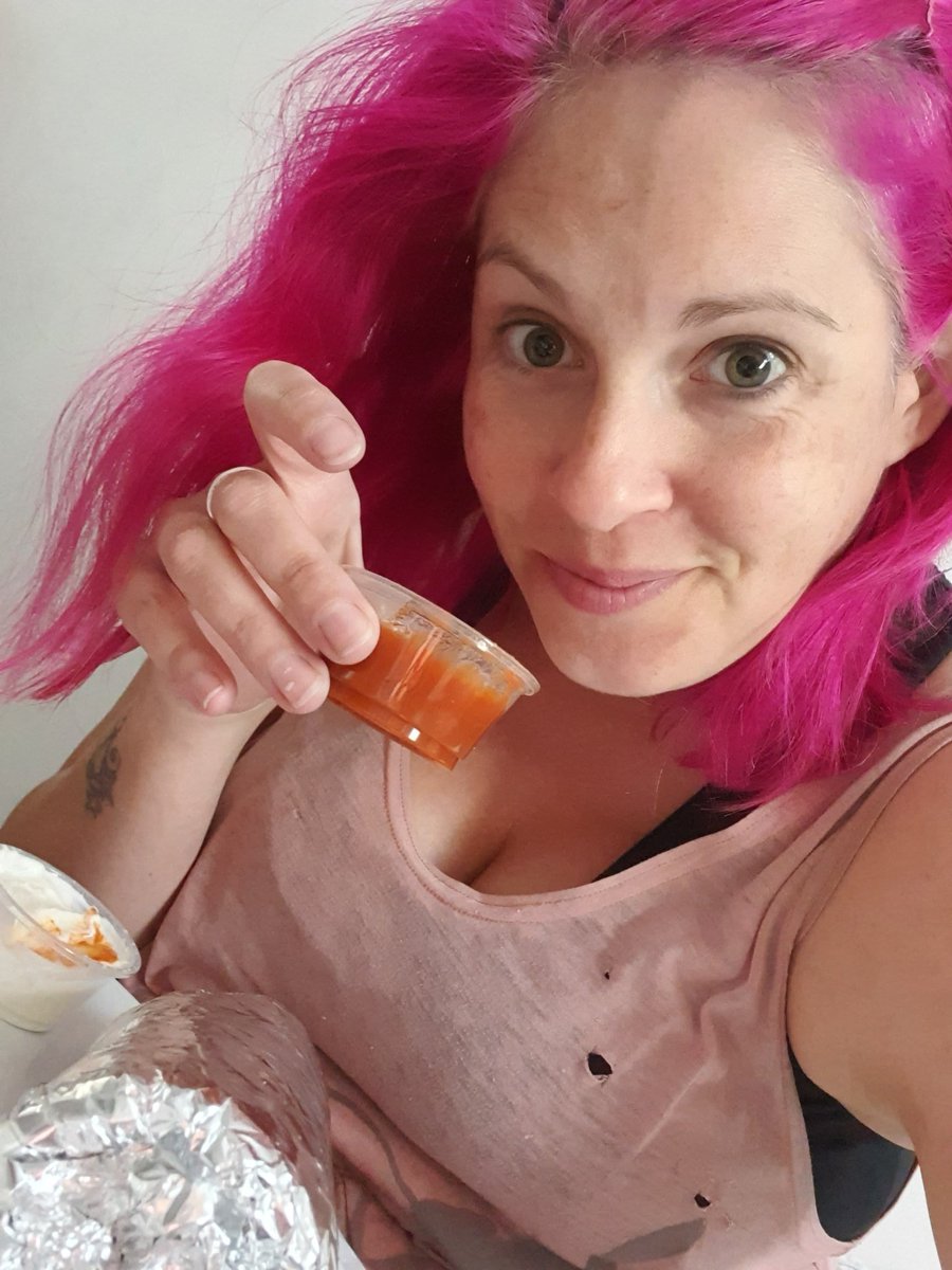 thgirlwpinkhair's tweet photo. Burrito Sunday!!! The best thing about being back in Southampton #mexigo #hellfirehotsauce https://t.co/OhK2JGhxpZ