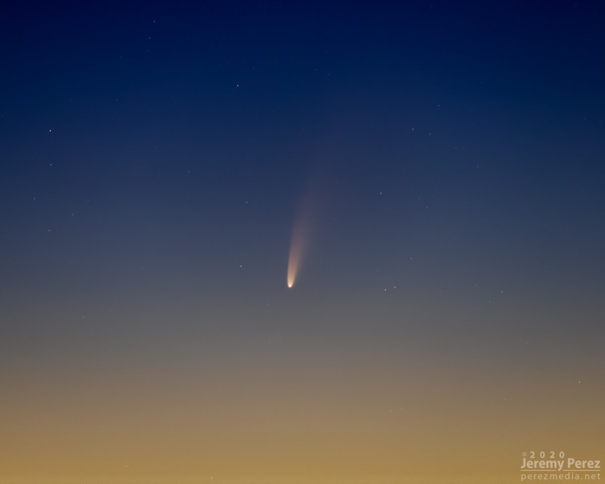 jperez1690's tweet photo. I have a strong dislike of early mornings—but so worth it today because wow is that comet beautiful! C/2020 F3 (NEOWISE) I was at Sunset Crater by 4AM. It was an easy naked-eye object, but really rewarding through binoculars. Last pic is closest to naked eye scale.
#neowise https://t.co/1I0Cx2fZQJ