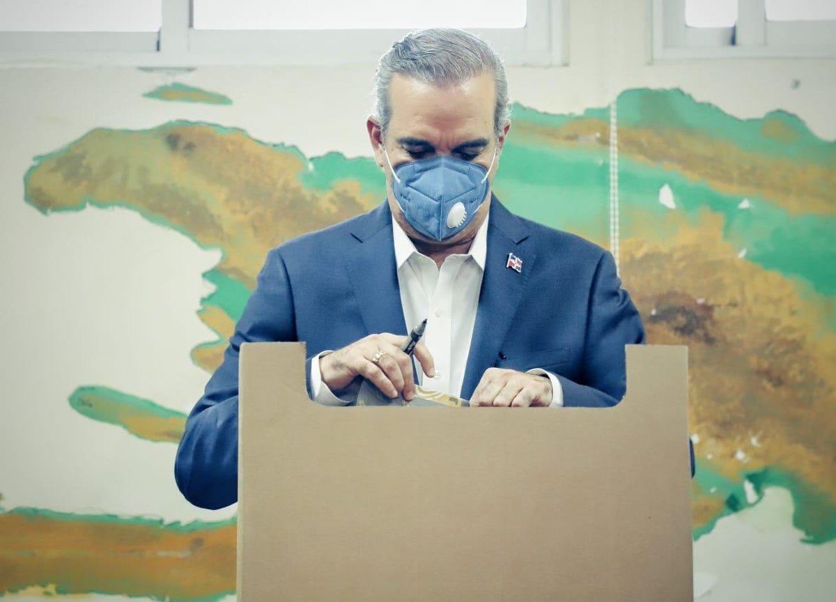 luisabinader's tweet photo. Esta noche seré el Presidente de todas y todos los dominicanos. Venimos con el corazón lleno de amor, a resolver los problemas que aquejan a toda nuestra gente.  #ElCambioVa #UnidosVenceremos https://t.co/xLuKRzuXWu