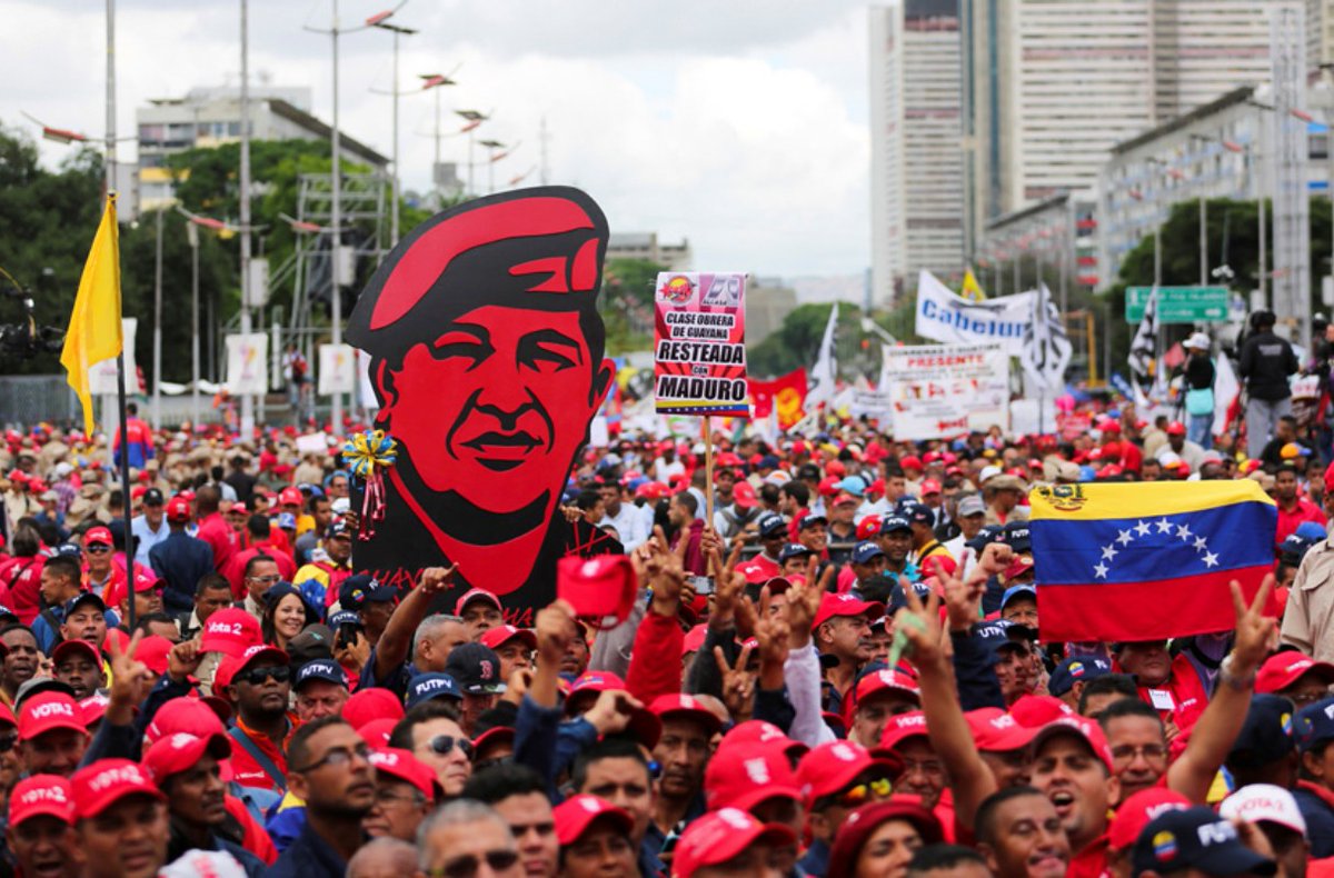 En el 209 aniversario de la independencia de #Venezuela, la tierra de Bolívar y Chávez, saludo con respeto, admiración y cariño al noble pueblo y al gobierno del hermano <a href="/NicolasMaduro/">Nicolás Maduro</a>, que con unidad y dignidad derrotan la agresión política y económica del imperio.