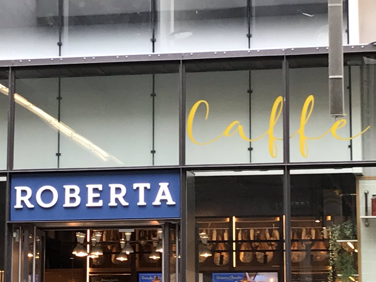 JohnBer60827571's tweet photo. bon maintenant que j’ai l’honneur d’être chez mme #roberta @NadiaRoberta34 il ne me manque plus que le mug Robert #lapollice @La_Pollice pour déguster mon café ☕️ https://t.co/HttiwQyhjX