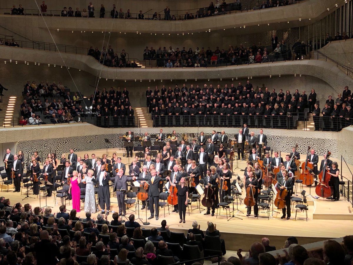 queencontra's tweet photo. To all professionals in the performing arts world, join &amp; post a photo of you in your job. Just a picture, no description. The goal is to flood social media with our profession. Copy the text and post an image. #SaveTheArts #LetTheMusicPlay #cbso #queencontra https://t.co/lYaV0dyoKz