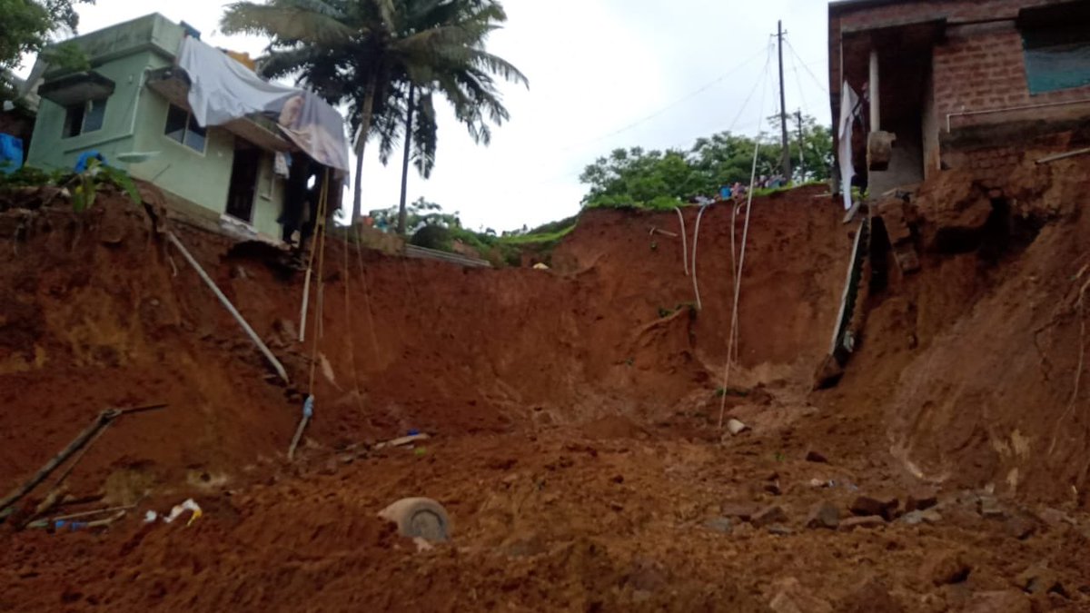 satyaprad1's tweet photo. ➡️#Landlslide reported from vill GurupuraKahikhamba, Mangaluru,Karnataka.
➡️3 houses badly damaged
➡️2 missing teenagers found buried & recovered
➡️Sadly both didn’t survive.
➡️No more missing.Ops closed
@NDRFHQ @PIBHomeAffairs @ANI @HMOIndia @BhallaAjay26 @PIBBengaluru https://t.co/wDKo0ndPwX