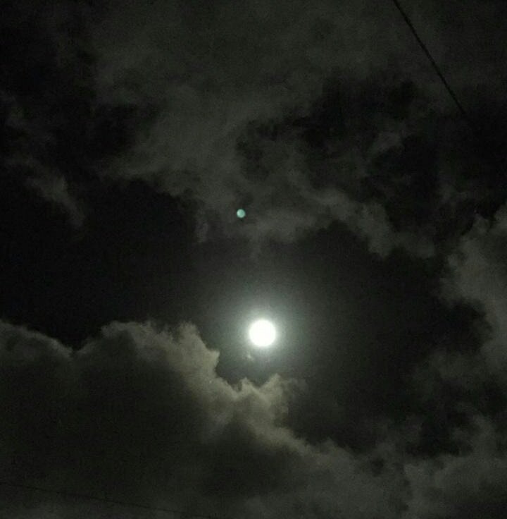 LastrieInggrid's tweet photo. We bulan, danke lai su biking bagus awan😏 https://t.co/SdZM11XnXV