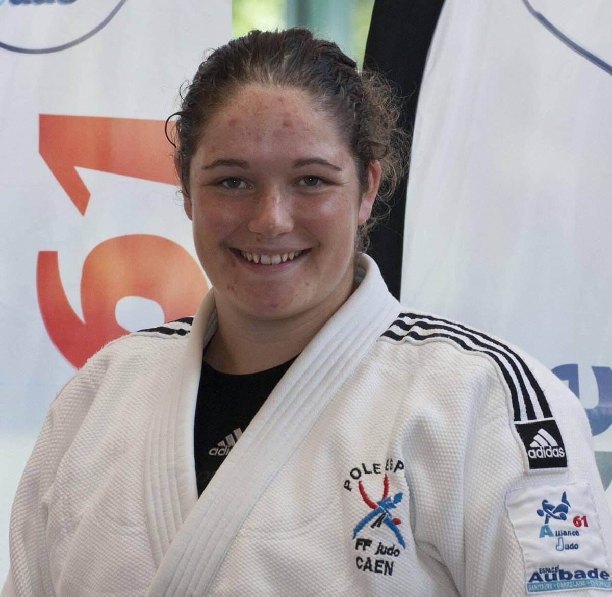 fxbellamy's tweet photo. La gendarme Mélanie Lemée, 26 ans, deux fois championne de France militaire de judo, tuée hier par un délinquant qui refusait d’obtempérer. Qui manifeste pour elle ? Espérons au moins que son souvenir retiendra ceux qui insultaient son engagement... Tristesse, et reconnaissance. https://t.co/1qy684s8e8