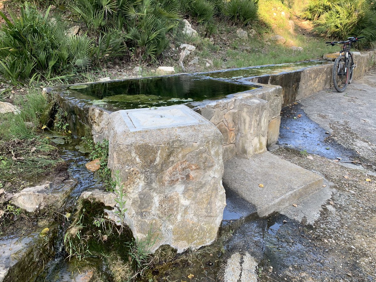 Casanova_Artero's tweet photo. La Font del Mas de Calaf, Vilanova d’Alcolea (Maestrat històric). 
.
.
.
.
. El meu País no s’acaba mai♥️

#CiclismeBTT #BTT #Cabanes #DesertdelesPalmes #MTB #Bici #Sitjar #Embassament #Muntanya #Castello #Ciclismo #Bici #Bicicleta #MTB #Maestrat #PaísValencià https://t.co/CM2vjEwnYc