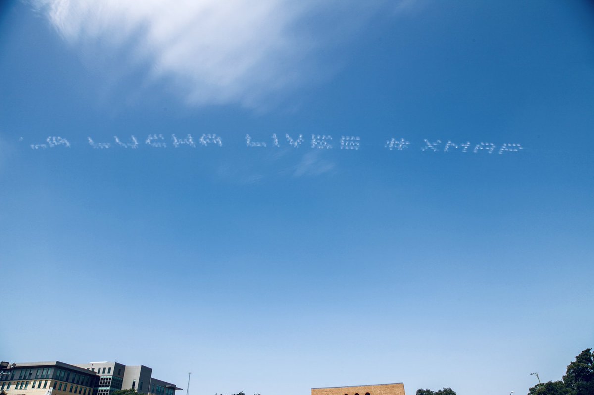 cruzortizart's tweet photo. LA LUCHA LIVES #xmap over downtown #sanantonio part of the @InPlainSightMap sky typing action over #icedetentioncenters  involving 80 artists #inplainsightmap #abolishice photoby:brownpopgirl https://t.co/oyQeKETv2K