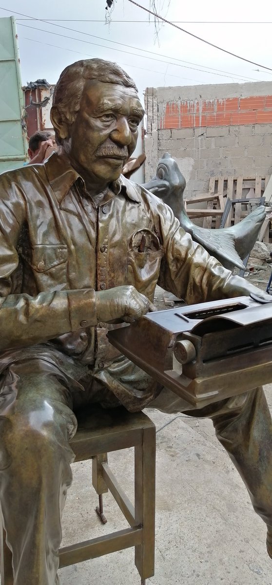 La escultura en Barranquilla día a dia va creciendo.
Escultura de Gabriel García Márquez para aracataca