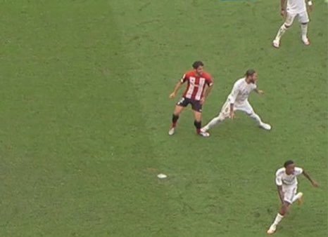 INIE8TAZO's tweet photo. Uno fue penalti, el otro no. Diferentes varas de medir una misma acción. No hay nada que hacer contra esta mafia. https://t.co/KIPX315Dbm