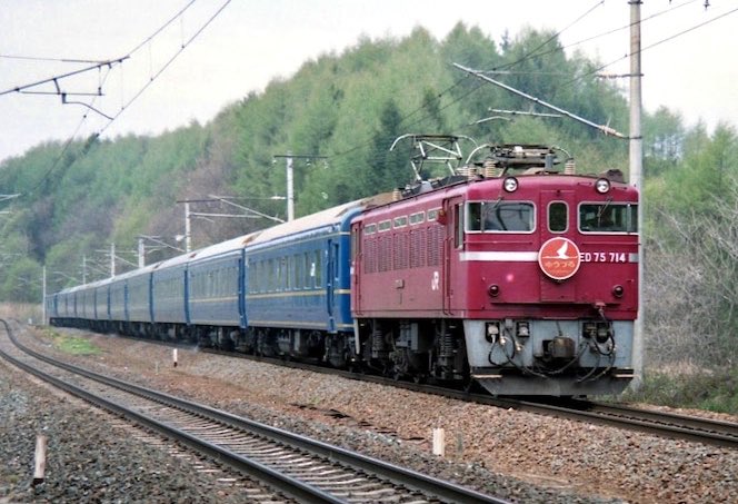 #ED75の日 1988年3月13日、青函トンネルが開業により上野〜青森間の #寝台特急 ゆうづる が札幌へと延長され #北斗星 が誕生 民営 ...