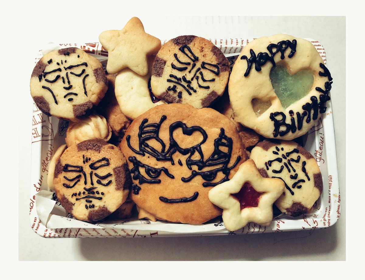 kitchet_'s tweet photo. あまりにも素敵すぎるクッキーを頂いてしまった😭😭😭
コインになったジョセフとポルナレフとDIO様なんです見て見て😭😭😭 https://t.co/6mRb02vkZe