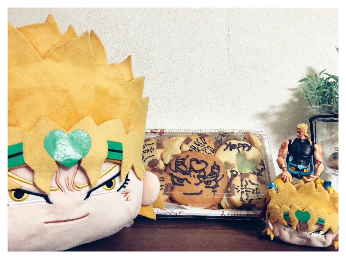 kitchet_'s tweet photo. あまりにも素敵すぎるクッキーを頂いてしまった😭😭😭
コインになったジョセフとポルナレフとDIO様なんです見て見て😭😭😭 https://t.co/6mRb02vkZe