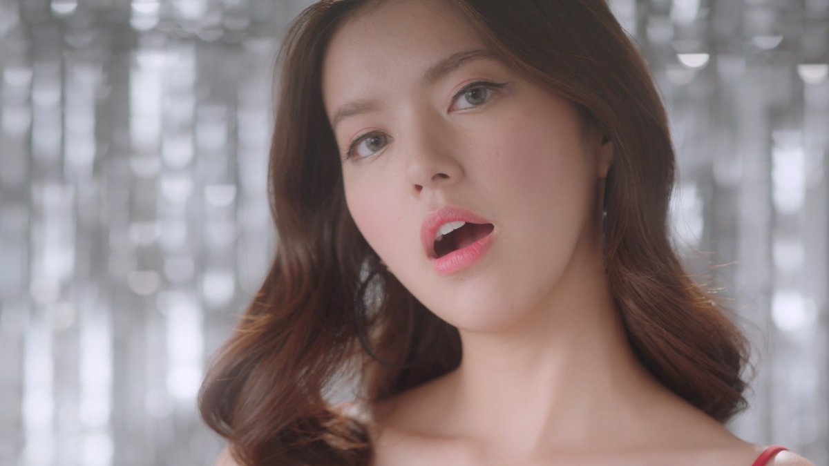 GMMTV's tweet photo. วิว วิวาห์ เธอสวยเวอร์ เฟียสมากแบบสุด!!!
#หอนี้ชะนีแจ่มEP18 #ยามหล่อบอกต่อว่ารัก
#GMMTV #GMM25 @im_ggigie https://t.co/C66ZLTQ21E