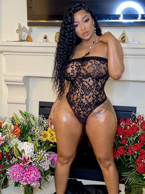 If you feeling this pic drop a &ldquo;🖤&rdquo; TAP BIO NOW!! New content posting tonight 💦🥰 https://t.co/2NYc2uT