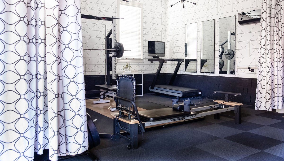 LGHVACUSA's tweet photo. LG HVAC Technology allows you to control the temperature, humidity and even the direction of airflow to suit your individual needs room by room. See how @jennylynne422 transformed her home gym featuring the LG Art Cool™ Mirror Photo Credit: @EvinPhotography https://t.co/pcfWU2fIh3