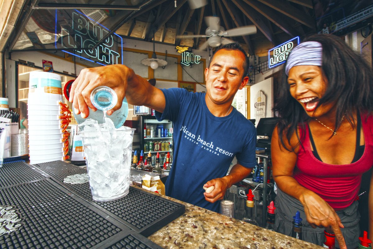 PBRDestin's tweet photo. Kick back and relax, it's #SundayFunday at the Pelican Beach Tiki Bar! https://t.co/KGEmbLv5dn https://t.co/TFNHdQtZ1o