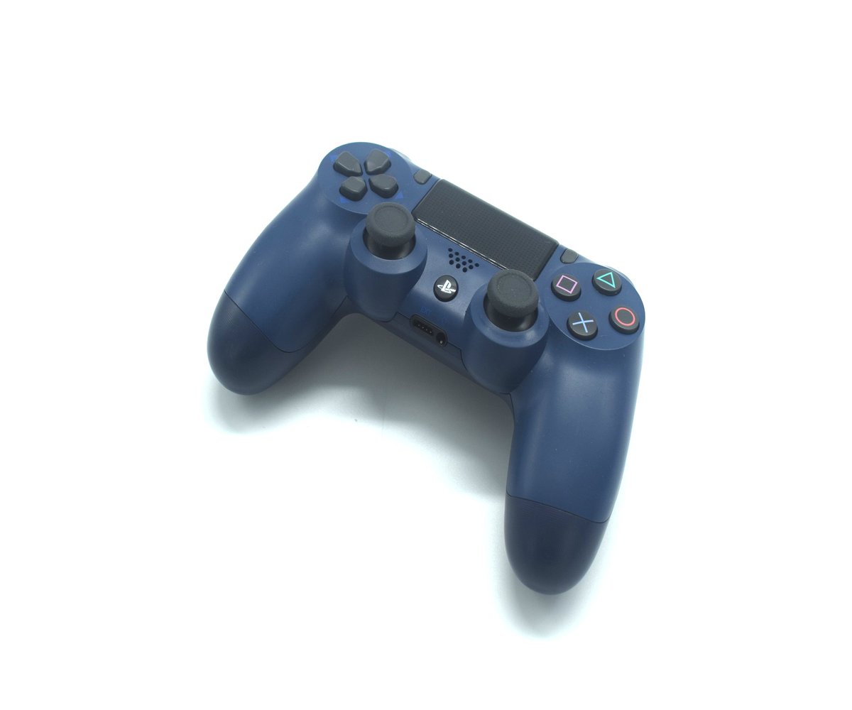 BaxtrosL's tweet photo. Normal blue? Or this Midnight blue edition? Cast your votes!⁣
⁣⁣
#ps #playstation #ps4 #ps3 #ps2 #ps1 #playstation4 #sony #sonyps4 #console #gamer #dualshock4 #ps4exclusive #retrogamer #gaming #games #game #gamers #videogameaddict https://t.co/jdKsK8aFuU