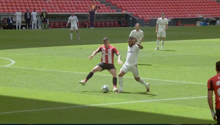 Alfremartinezz's tweet photo. Dos jugadas en el área . Se pitó un penalty. Seguro que no lo adivináis https://t.co/Z5KnXQTrmv