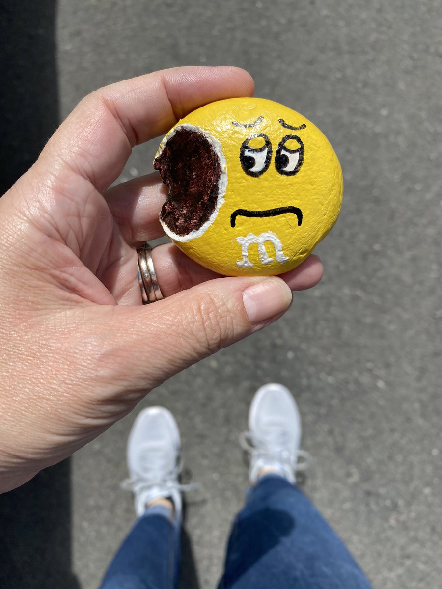 emilypob's tweet photo. I hid this one this afternoon. A personal favourite of mine. Sometimes they’re hard to let go of 🙄🙈 I’m sure he’ll find a lovely new home 🏡❤️ #LoveOnTheRocks #FoodRocks #paintedrocks #loveontherocks https://t.co/HMnfo87HiH