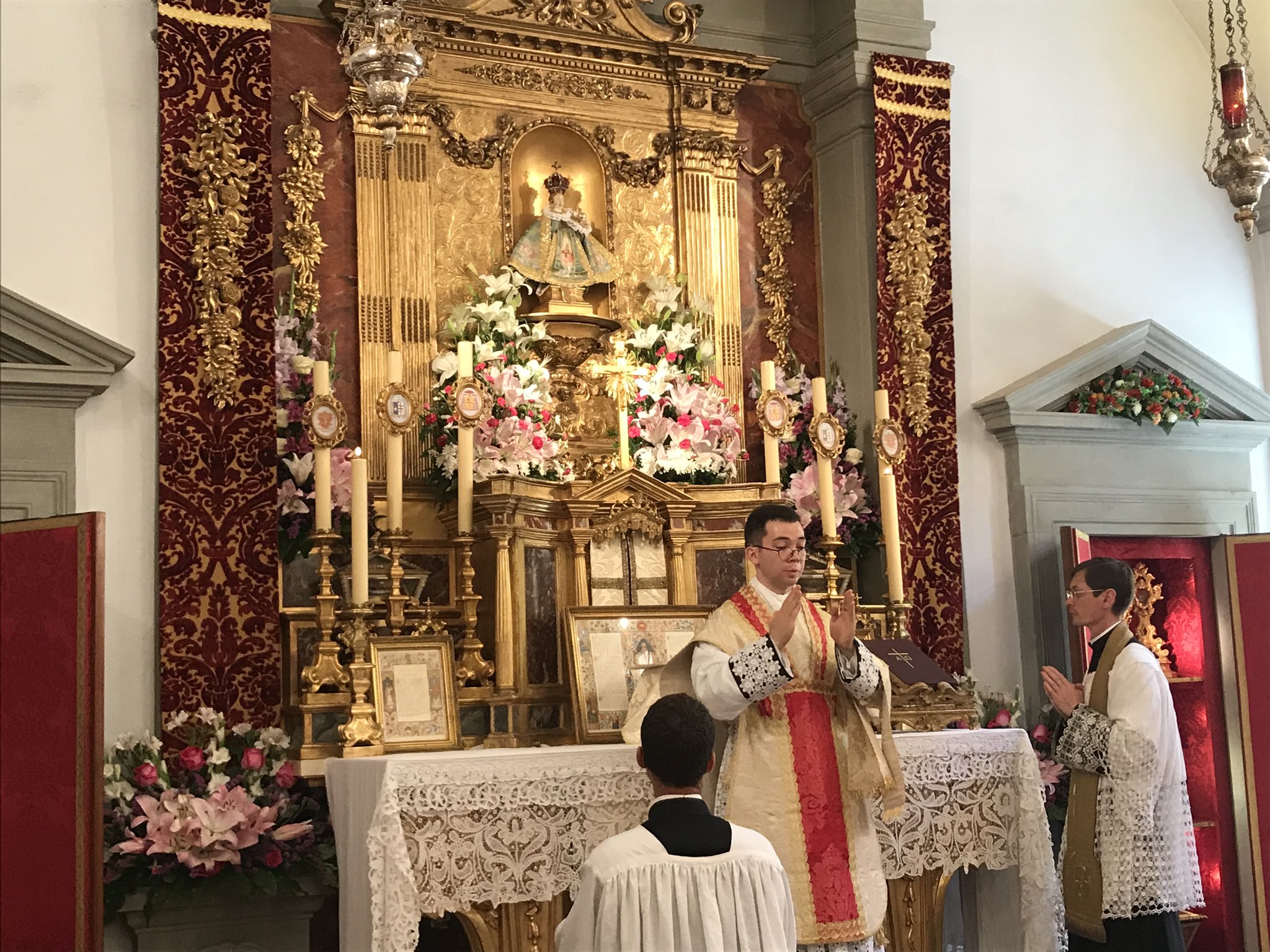 Dominus Vobiscum during Canon Sharpe’s first Mass