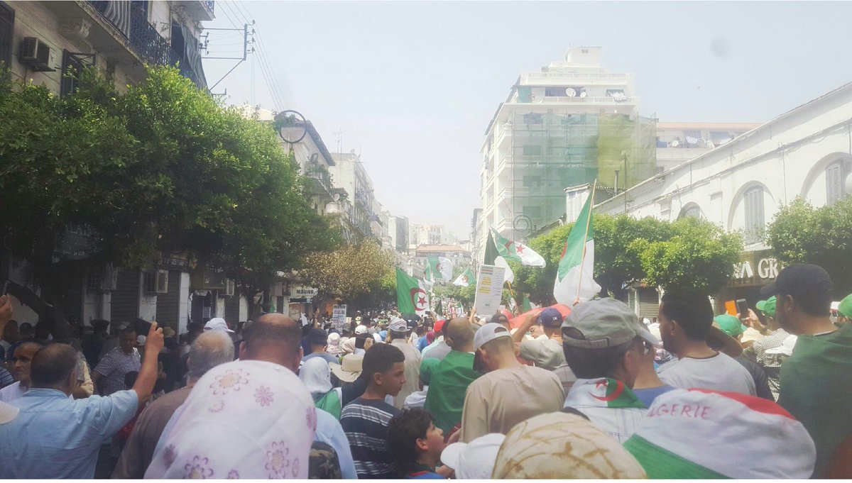 AlgeriaUp's tweet photo. One year ago, 5 July 2019 
Anniversary on Independence Day and #Hirak uprising protest. Then, we called for a "real" independence of #Algeria

#AlgeriaWakesUp
#5juillet1962 
#عيد_الاستقلال
#Algerie https://t.co/FvNtuxgQza