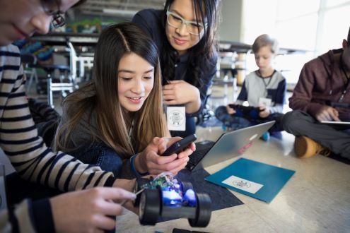 ISTE_ASCD's tweet photo. Project-based learning helps students retain content longer and helps them demonstrate better problem-solving skills.

Learn more about what PBL research tells us: https://t.co/lPmn6IIOkz.

#PBL #K12 https://t.co/tTUEJJu28q