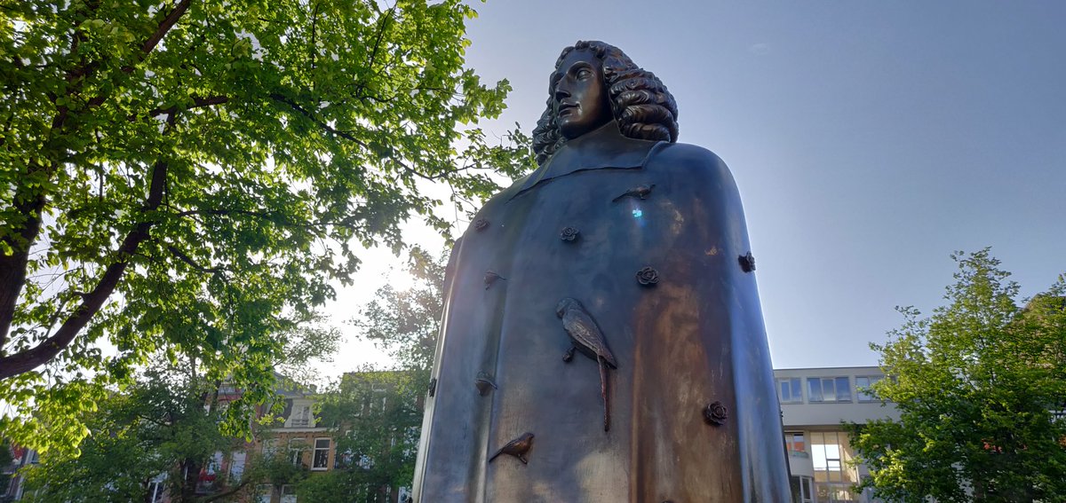 jacdewit's tweet photo. Avondtocht op de fiets door het centrum. Peinzend over niets minder dan het doel van - een deel van - het MBO. Stuit ik op Spinoza: 'Het doel zal moeten zijn het vinden van iets, waarop men zijn streven kan richten, dat onbeperkt en eeuwig is en eigendom van allen kan zijn.' Wauw https://t.co/3Qn5LtCtYt