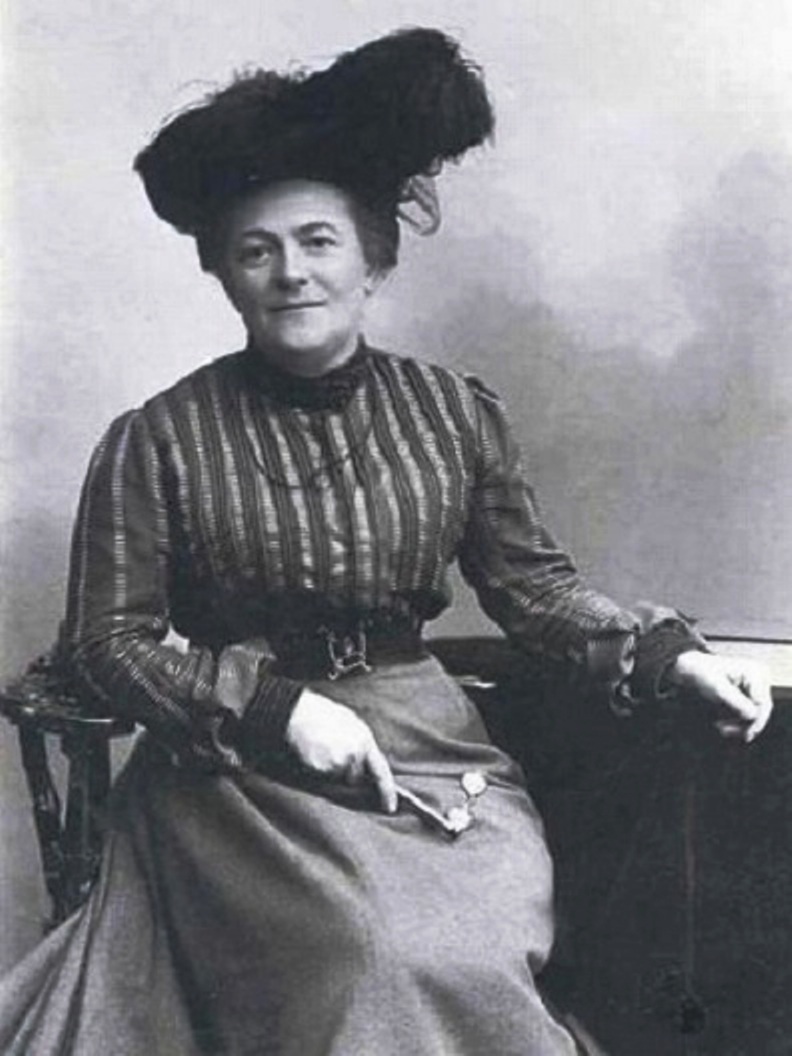 "La inclusión de las grandes masas de mujeres proletarias en la lucha de liberación del proletariado es una de las premisas necesarias para la victoria de las ideas socialistas, para la construcción de la sociedad socialista"

Clara Zetkin 🌹

(1857an gaurko egunez jaio zen)