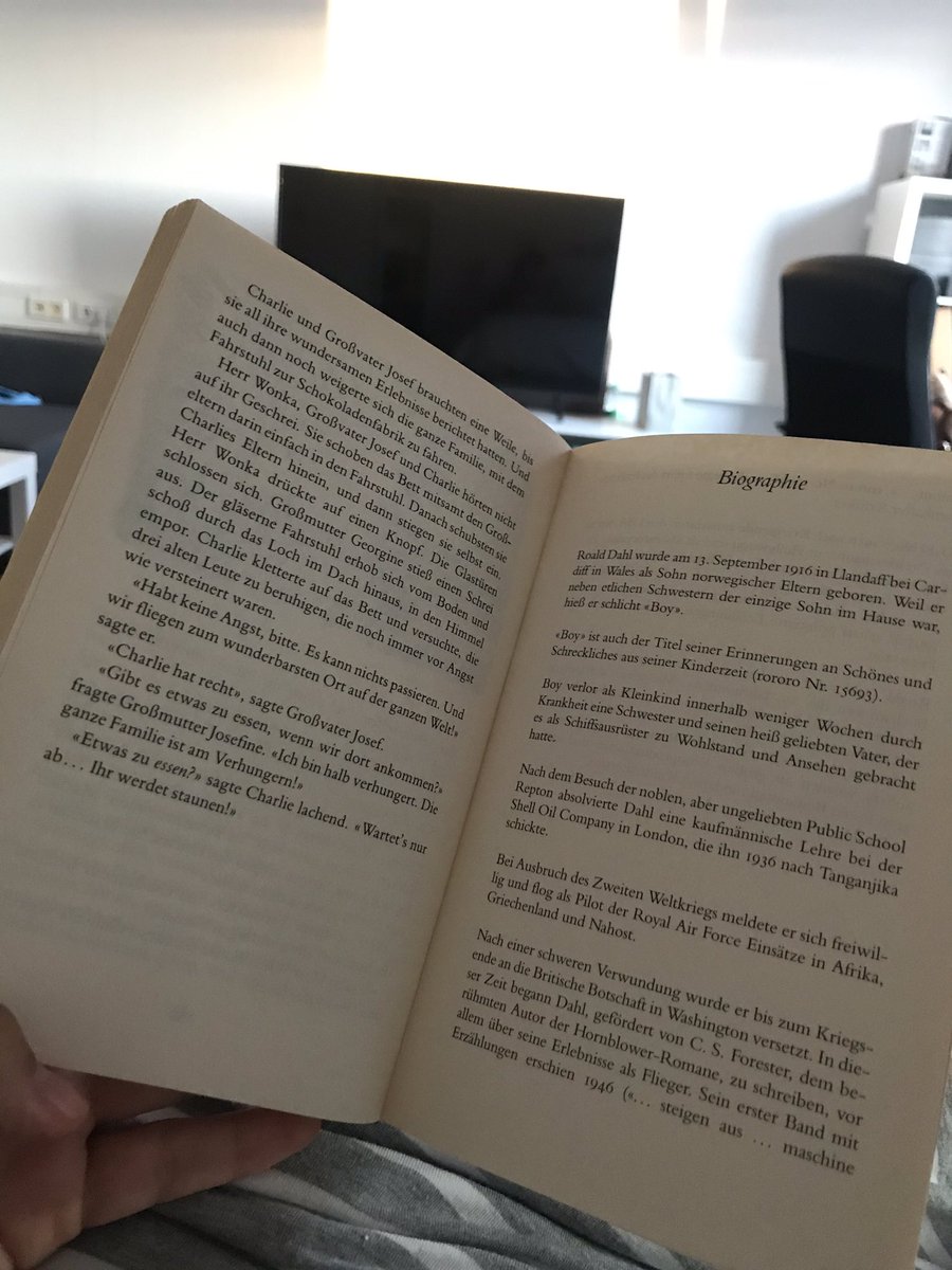 VanEstM's tweet photo. Termine mi primer libro en alemán: Charlie und die Schokoladen Fabrik 🤗🤗 https://t.co/FS2mzAqcIn