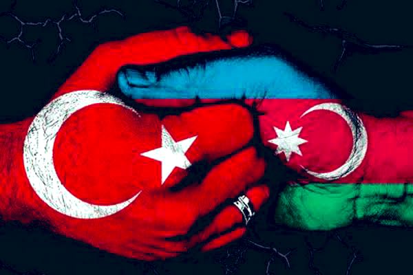 Bu insani yardım,
Türkiye ve Azerbaycan iki devlet bir millet olduğunu vurgulayan bir göstergedir.
Allah razı olsun Uzun Adam.
Allah razı olsun Türkiyem.

@RTErdogan
#Azerbaycan 
#Azərbaycan
#Birlikdəqalibgələcəyik
#BirlikteYeneceğiz
#AllahRazıOlsunReis 
#_BuyukTurkiye_