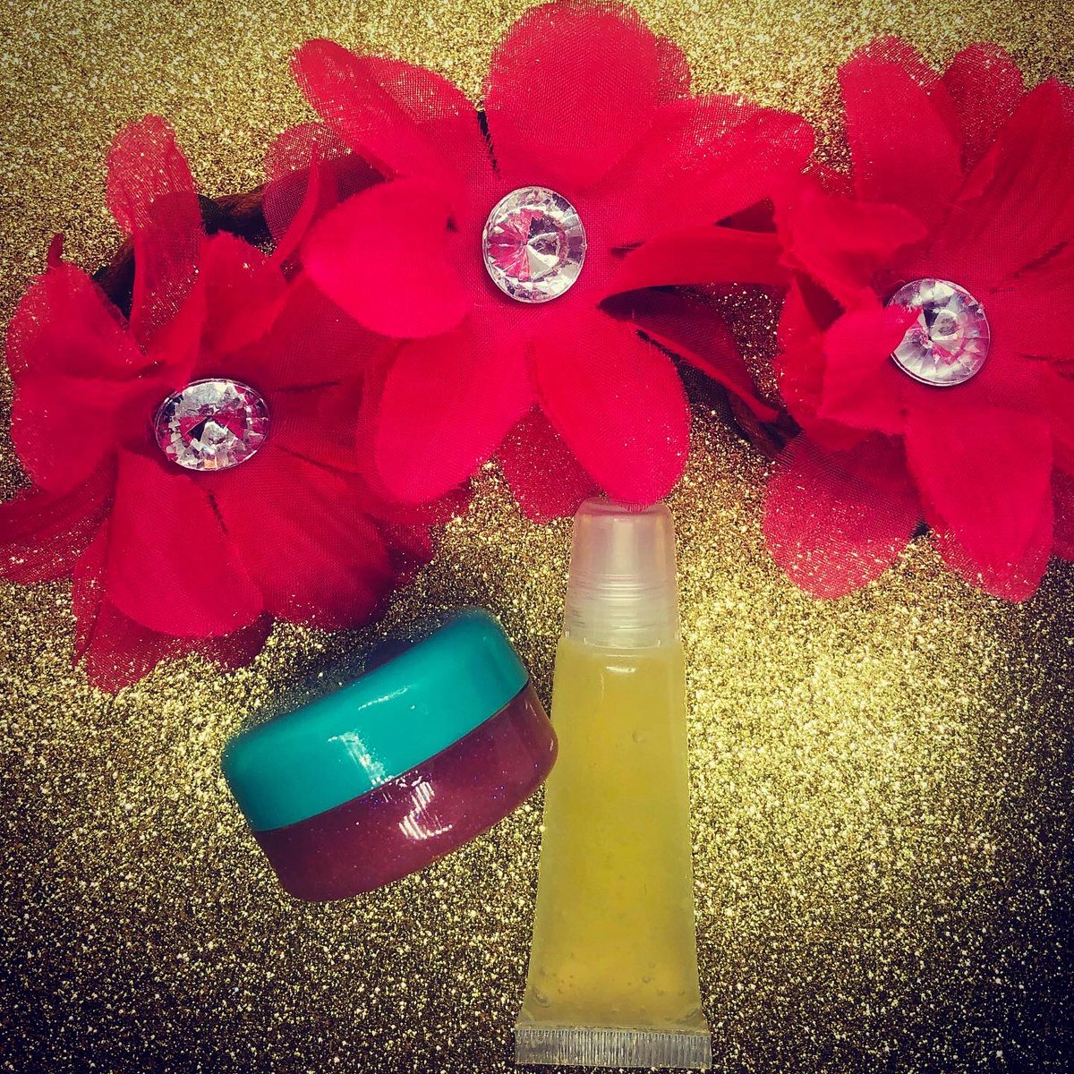 a_renee0904's tweet photo. Now Available on my website Cotton Candy lip sugar scrub treatment. It comes with a lip scrub and a moisture gloss. Check them out at https://t.co/R1AO8dsd14 #lipgloss #8beauty #mylipglossispoppin #lipglossismybusiness #girlboss #blackownedbusinessess ##newproductalert🚨 https://t.co/hHPgiwpN06