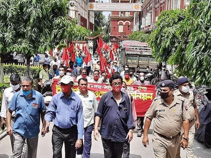 KbSundarmyth's tweet image. #Secular India*#Brand West Bengal*
Shall fight till the last drop of blood to stop Privatization bid of Modi Govt-Rly Workers joined massively the Demonstration of ERMU at Rly Stations in Bengal. Like Coal Workers,Indian Railways Workers r determined to stop #Denationalization.