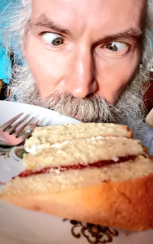 joncampling's tweet photo. Tuff job being a #CakeTester but I'm happy to take one for the team lol. My darling @CardyCard has out done herself with with magnificently fluffy beast. An Exceptionally tasty end to my fab Sunday afternoon π ππ
Xx
#Cake #MoreCake #BigCake #MyCake #HomeMadeCake #SpongCake https://t.co/3pb0BlsilK