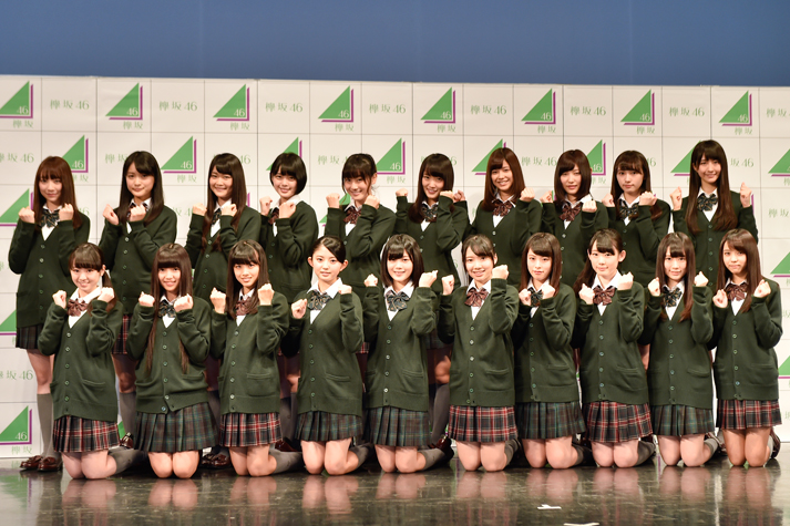 Keyaki's "Omitekai" Fan Meetings took place a few months later on November 14, 2015. For this event the girls wore dark green cardigans with either a red or green plaid skirt with matching bows.