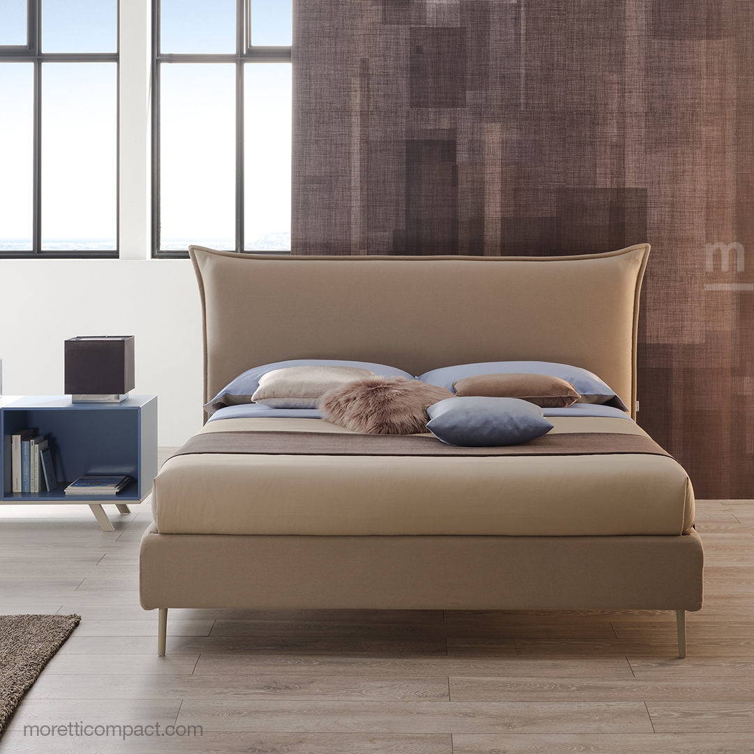 MorettiCompact's tweet photo. 🤩🌛 COME ORGANIZZARE LA CAMERA DA LETTO? 
Sia che la tua camera sia ampia e spaziosa, sia che ti trovi a contare i centimetri utili, scegli un letto bello ed elegante che sia il centro di tutto l'arredo.

#cameradaletto #lettoimbottito 

ℹ️ https://t.co/g6sYUQUoNl https://t.co/Z9g82nYi8F